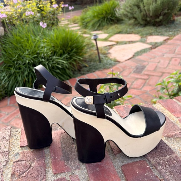 Luxurious Chanel Colorblock Leather Platforms 37 Authentic Damaged - Picture 6 of 13